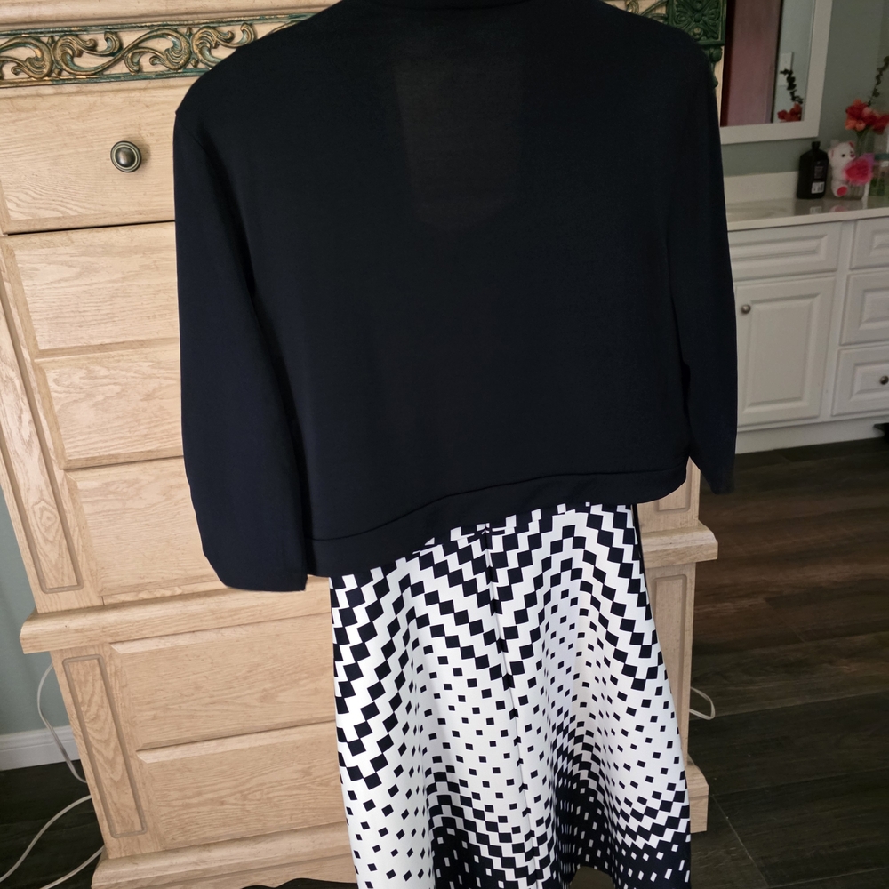 Studio One Navy Ensemble - Picture 3 of 7